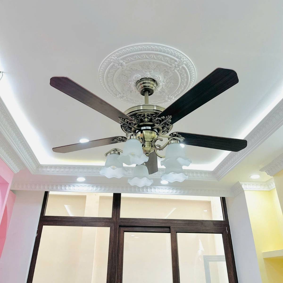 mang lại vẻ đẹp ấm áp và tinh tế.